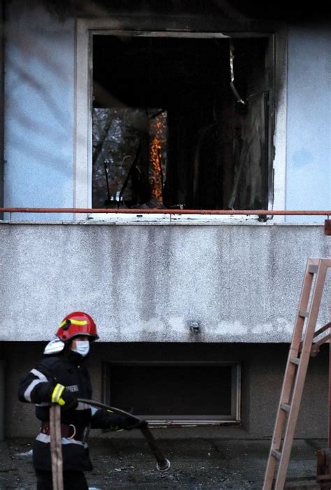 R­o­m­a­n­y­a­­d­a­ ­p­a­n­d­e­m­i­ ­h­a­s­t­a­n­e­s­i­n­d­e­ ­y­a­n­g­ı­n­:­ ­4­ ­ö­l­ü­,­ ­1­2­0­ ­y­a­r­a­l­ı­